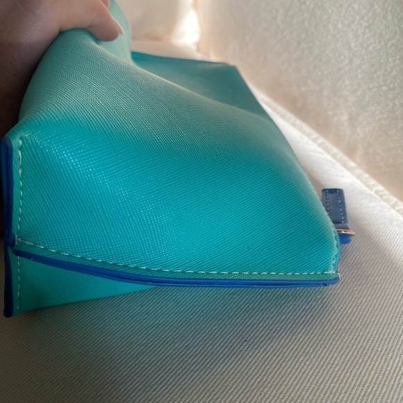 Gorgeous La Mer makeup bag - Picture 4 of 12